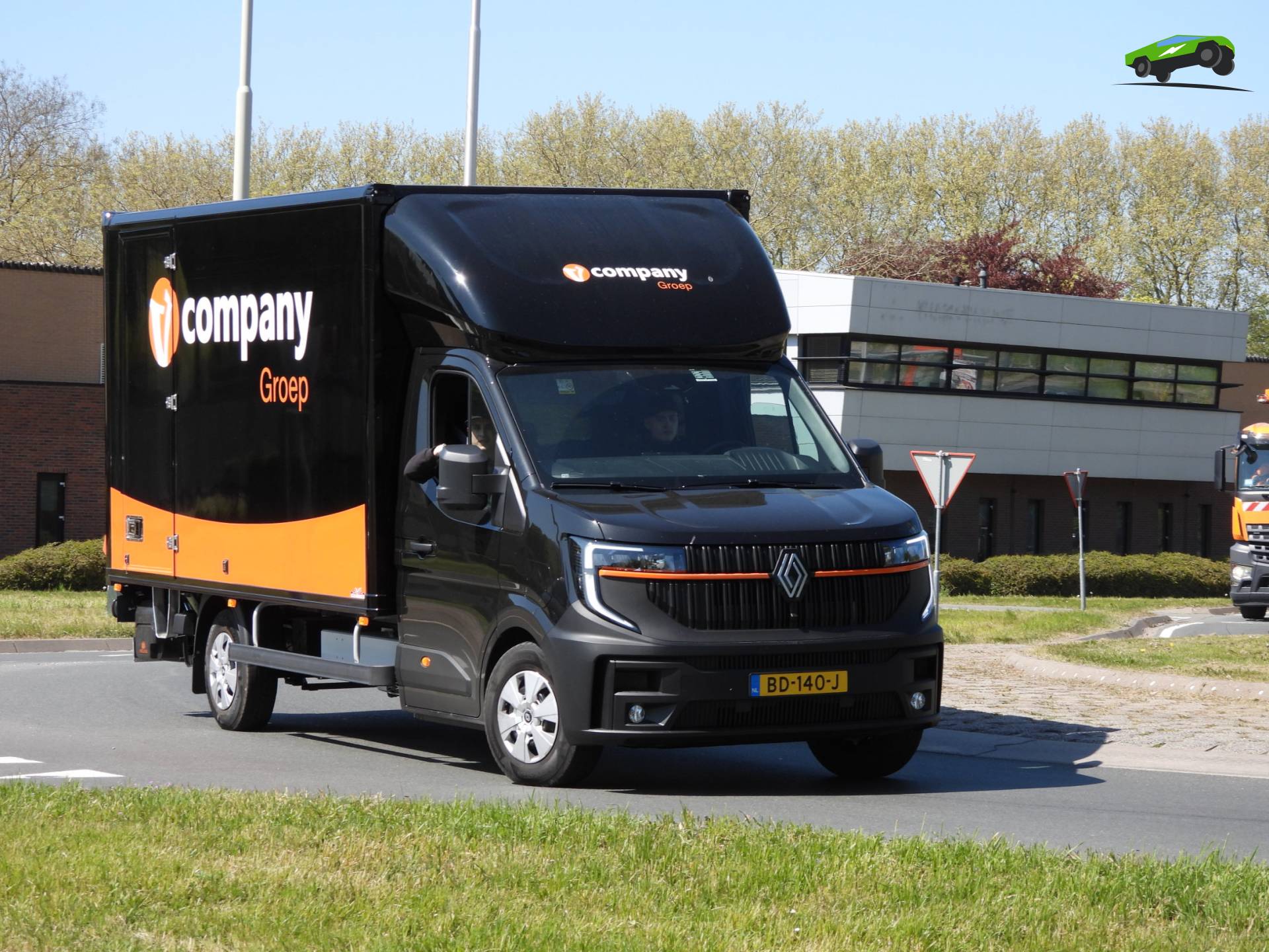 Renault Master Pro E-Tech bakwagen van Vcompany Transport in Schoonhoven.