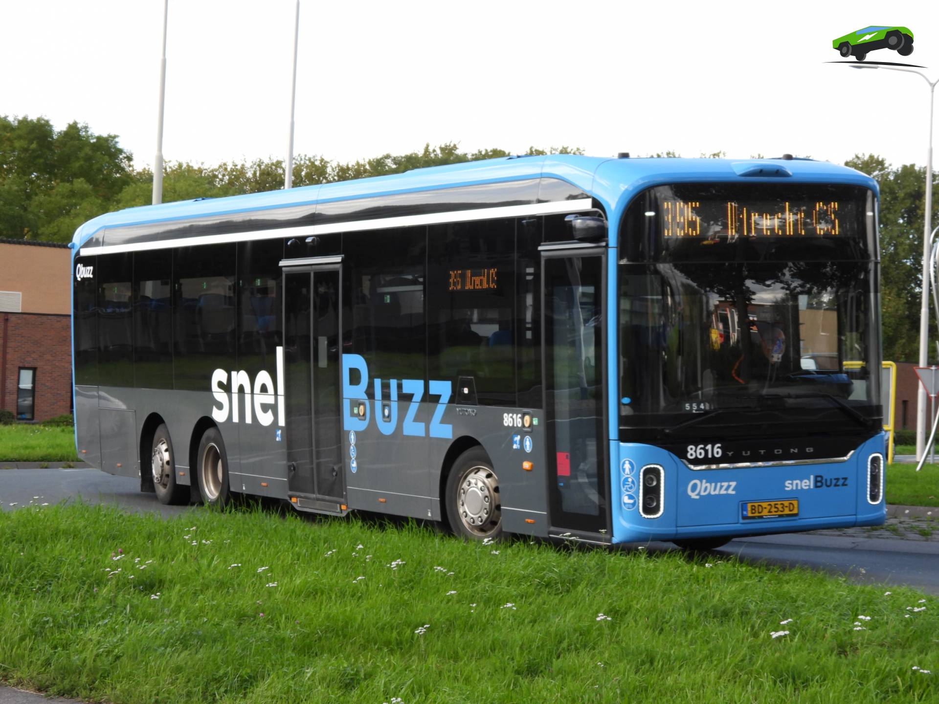 Qbuzz 8616 Yutong U13 LE op lijn 395 naar Utrecht CS