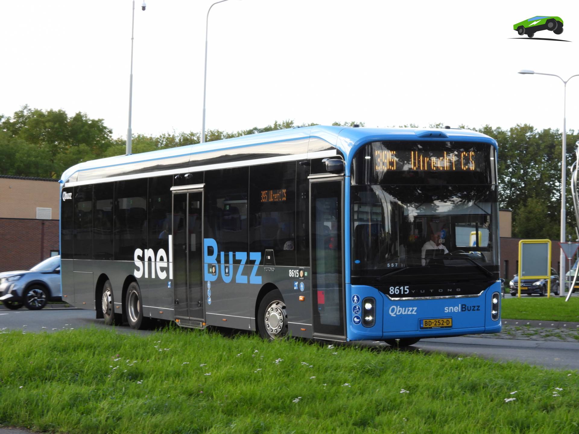 Qbuzz 8615 Yutong U13 LE op lijn 395 naar Utrecht CS