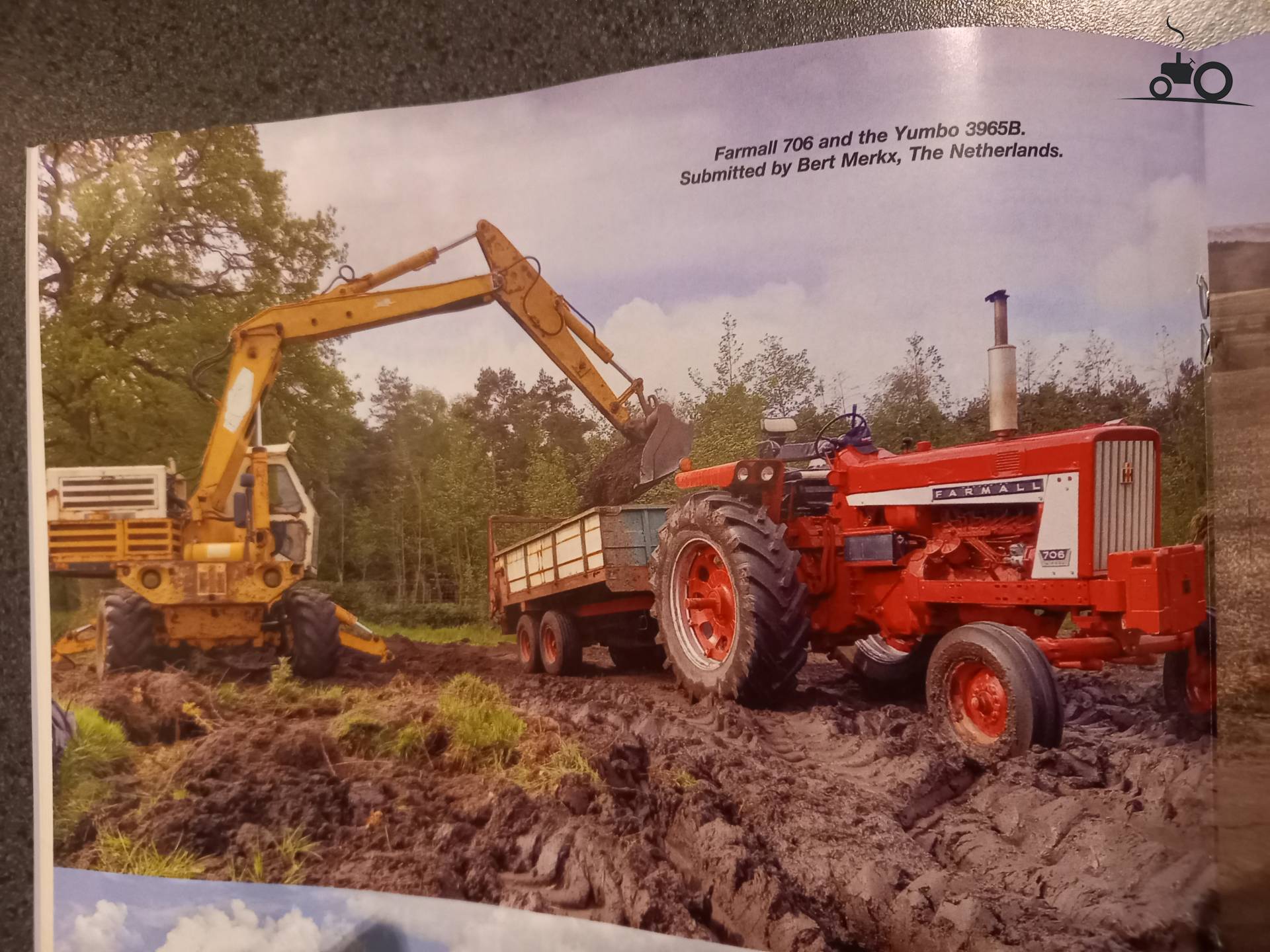 Foto van een Farmall 706 en de Yumbo 3965B Ben lid van het Red Power magazine, en had een foto...