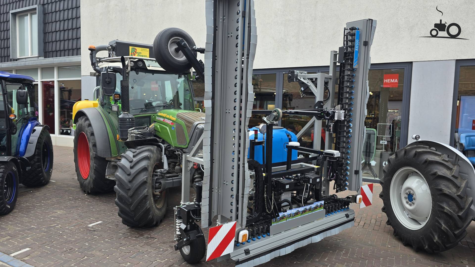 Deze spotsprayer van Loonbedrijf van Diepen uit Opmeer detecteerd en bestrijdt uitsluitend...