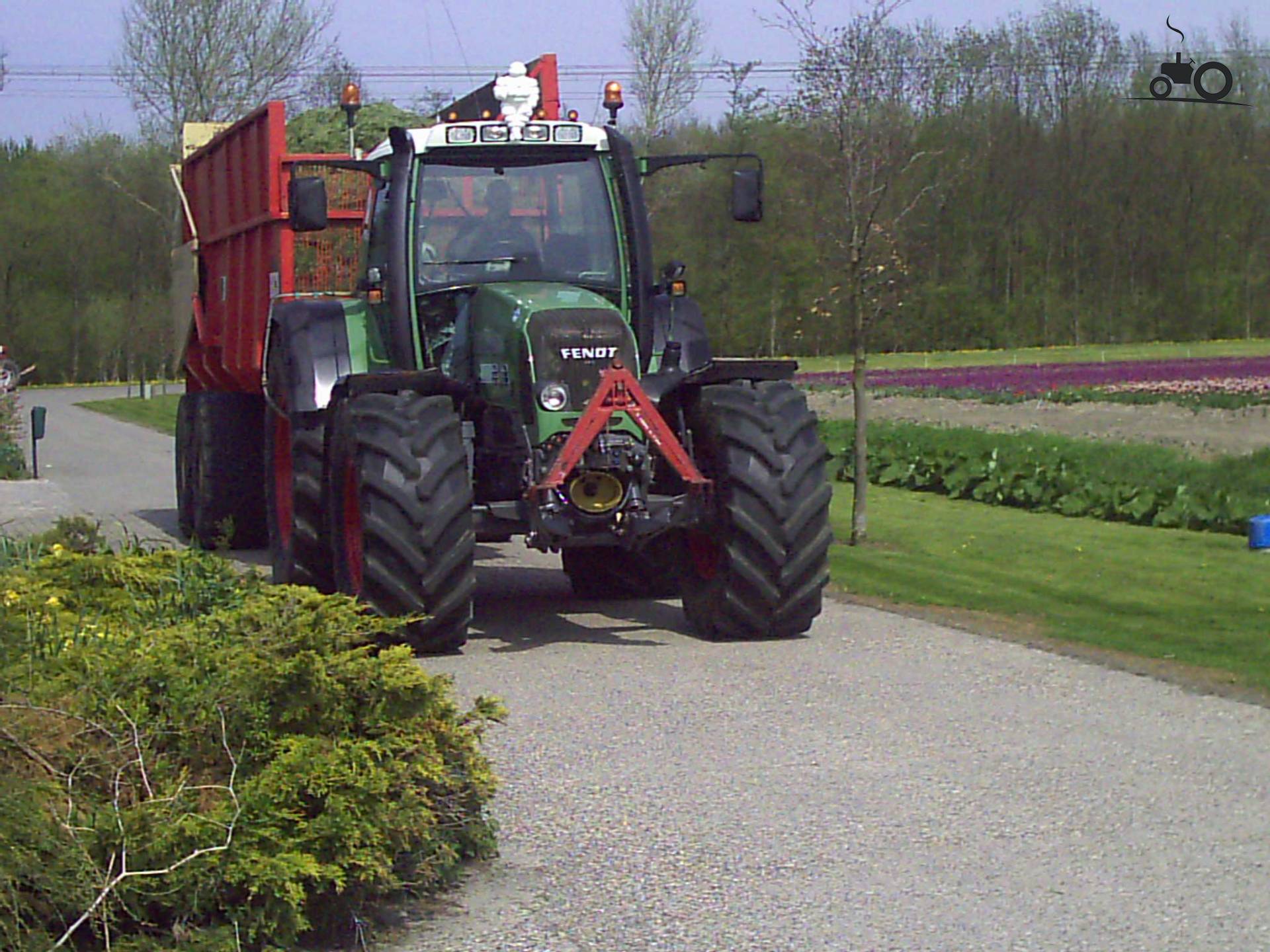 Fendt 818 met Beco kipper van loonbedrijf Breure uit Swifterbant