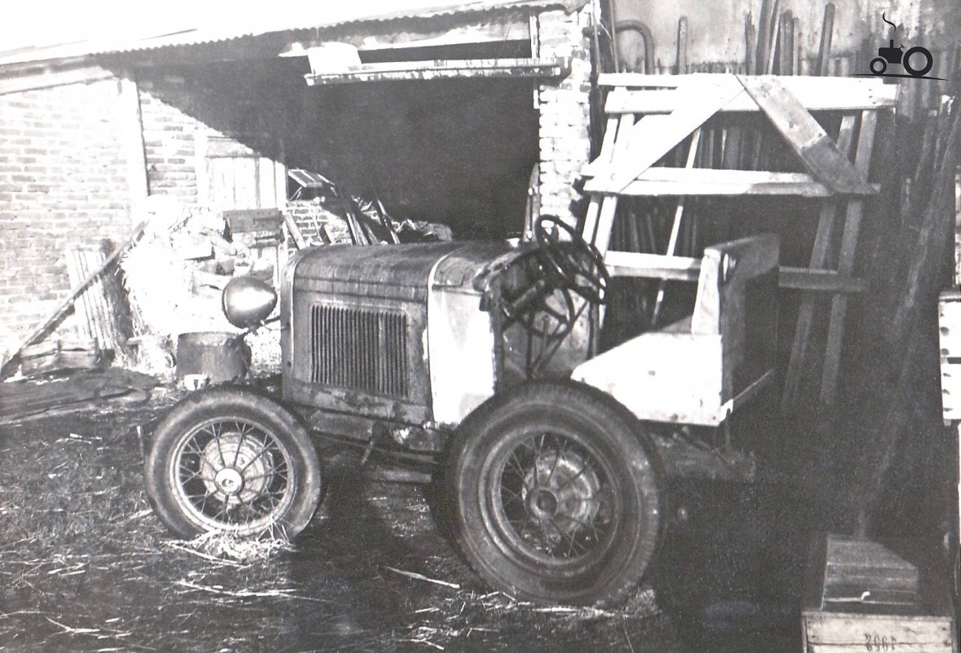 Een prachtige foto van een unieke tractor, de basis was een A-Ford 33? liter 4 cilinder 3...