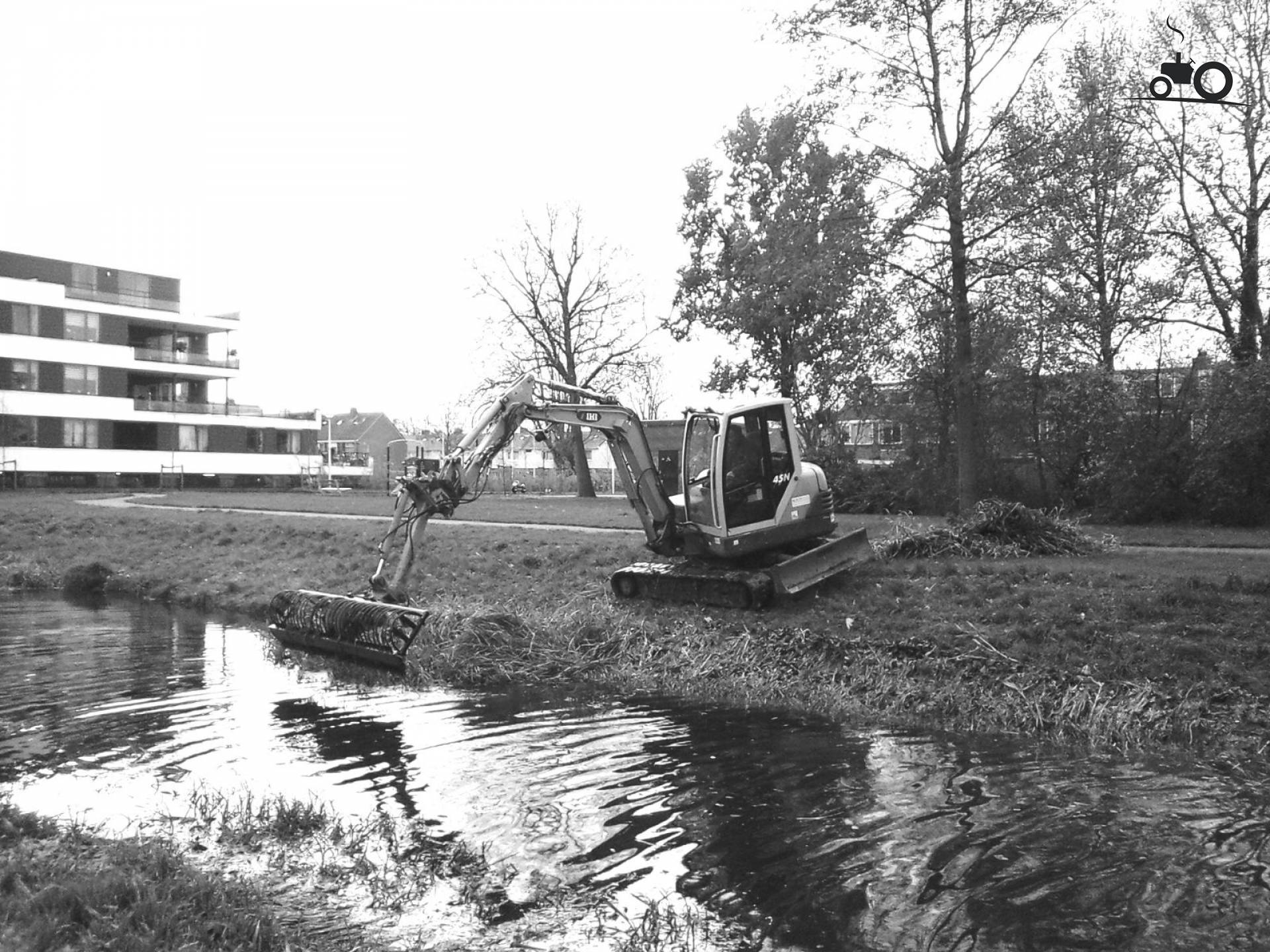 Foto van een IHI 45N (Grijs/wit)  Van Vliet Waarder
