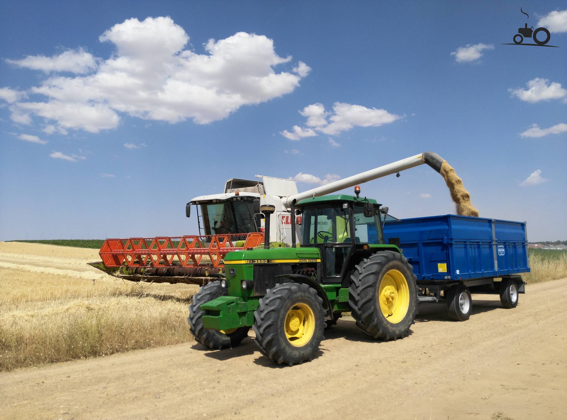 John Deere 3650 and claas lexio 540 oogsten van gerst in de zomer 2016