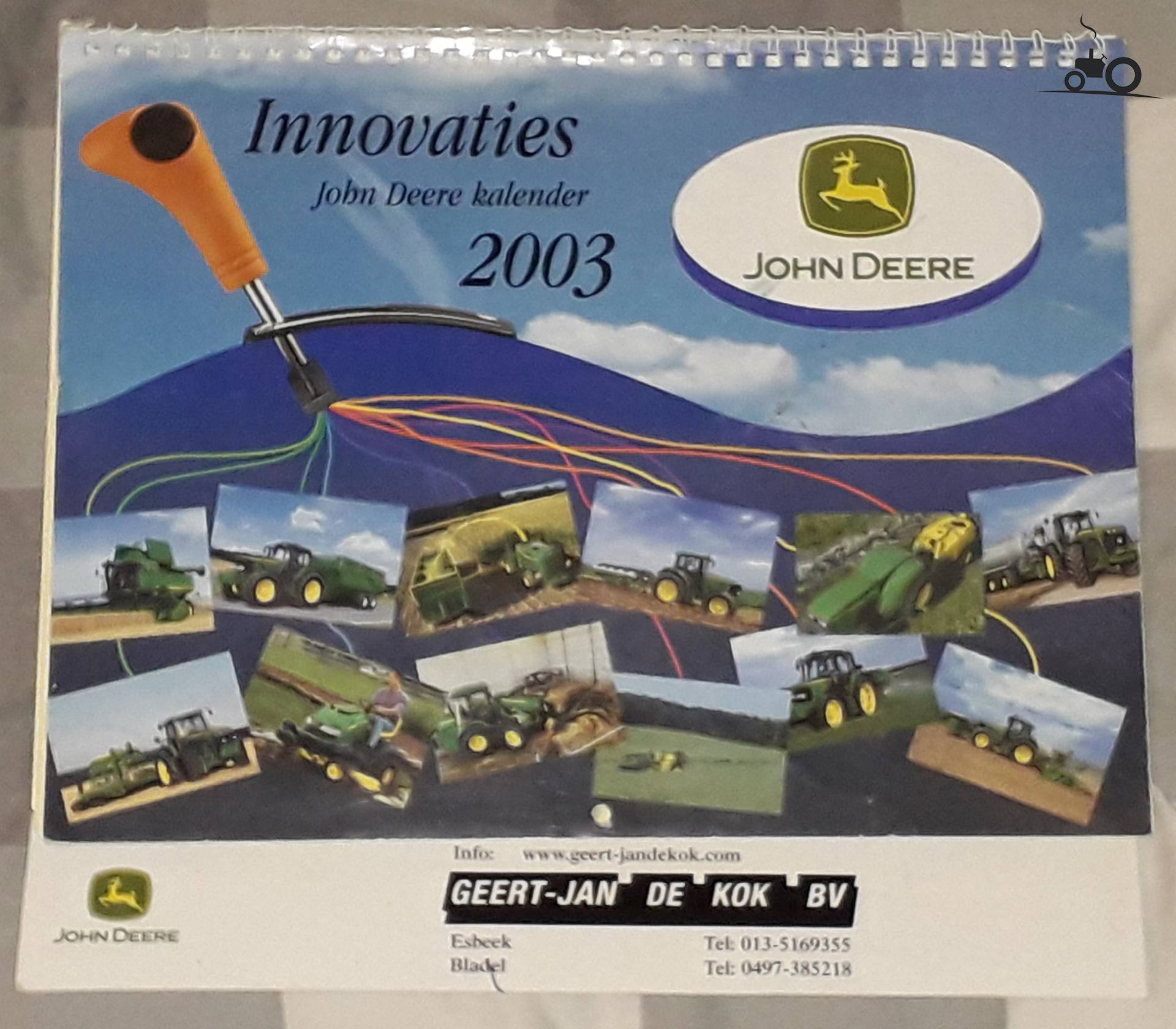 Kijk, daar heb je een John Deere kalender uit 2003.  Wie bewaart, heeft wat!