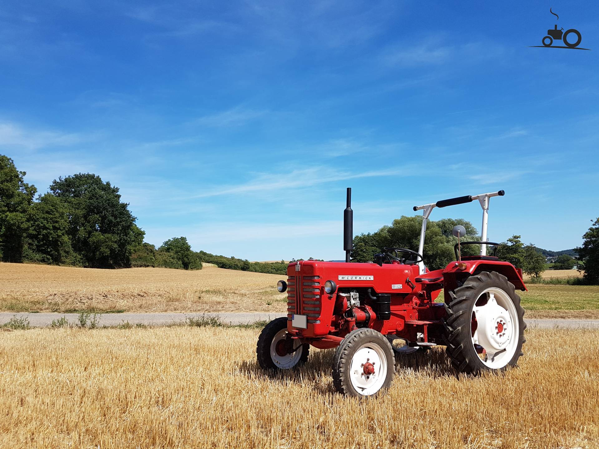 Picture of my McCormick D-326 on a stubble field after the harvest.