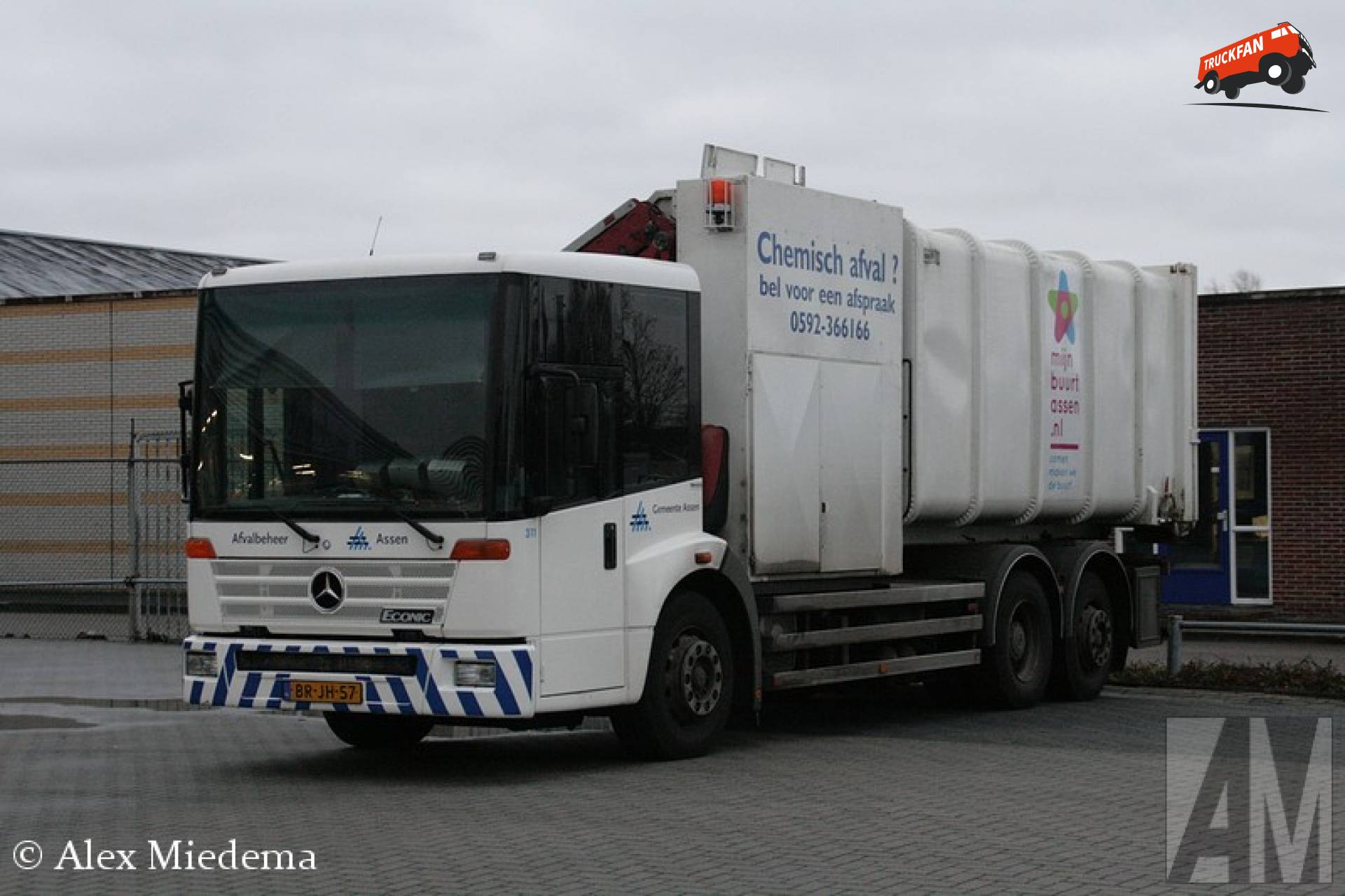 Foto van een Mercedes-Benz Econic, opgebouwd als vuilniswagen.