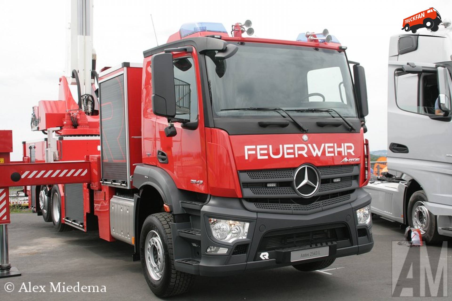 Foto van een Mercedes-Benz Antos, opgebouwd als brandweer.