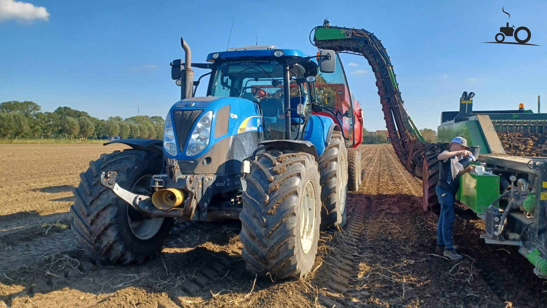 Foto van een New Holland T 6030