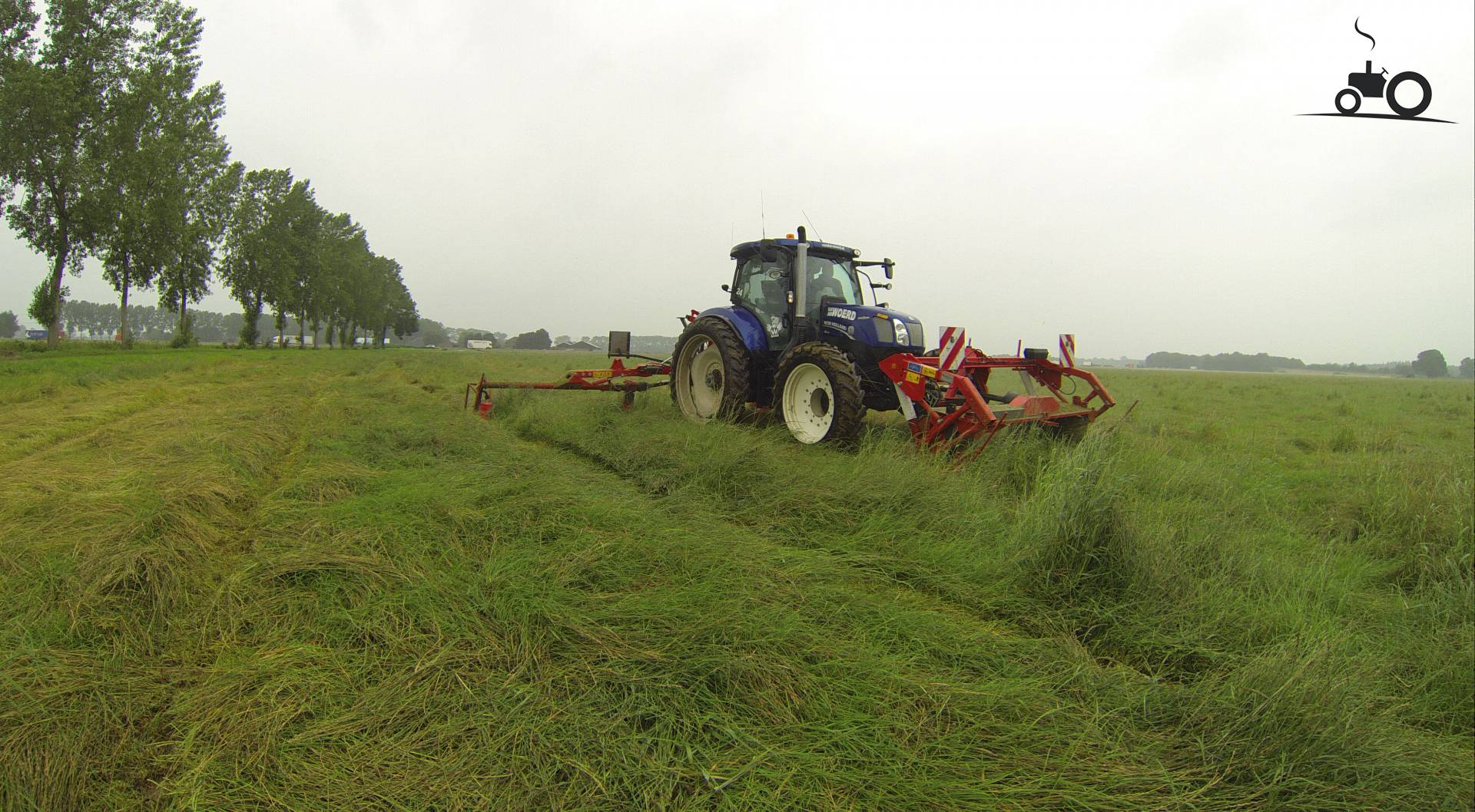 New-holland T6.160 het eerste graszaad aan maaien met 9 mtr kuhn maaiers Loonbedrijf van der...
