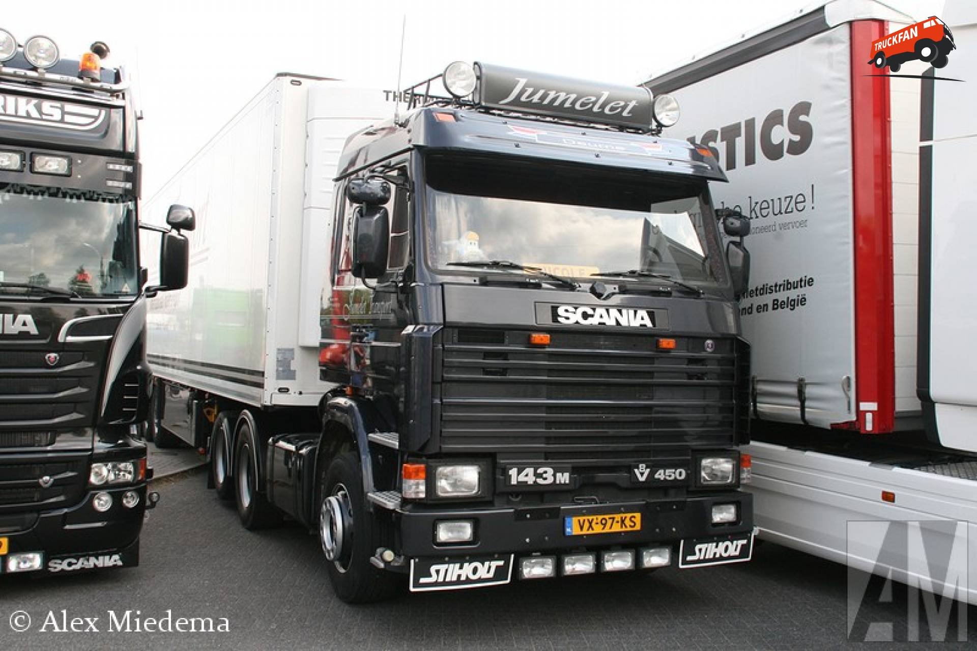 Foto van een Scania 143, opgebouwd voor koeltransport.