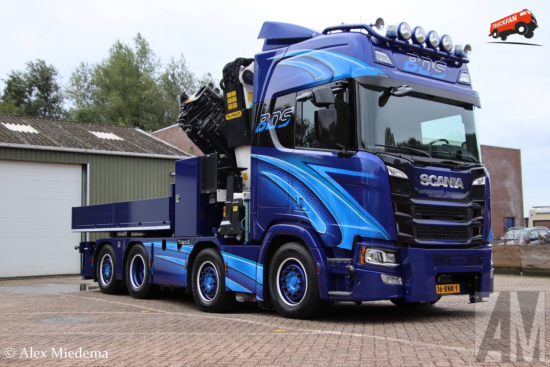 Foto van een Scania R500 (new), opgebouwd voor speciaal transport.      