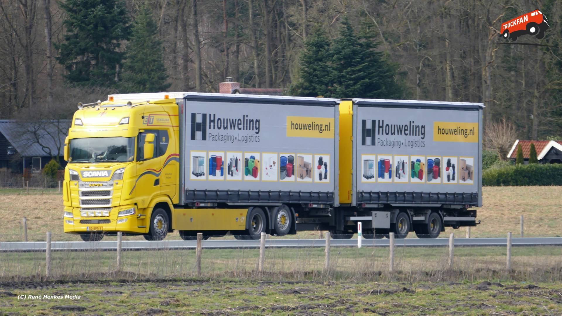 Kijk, daar heb je Houweling Transport B.V. (Bleiswijk) × met een Scania S450, opgebouwd voor...