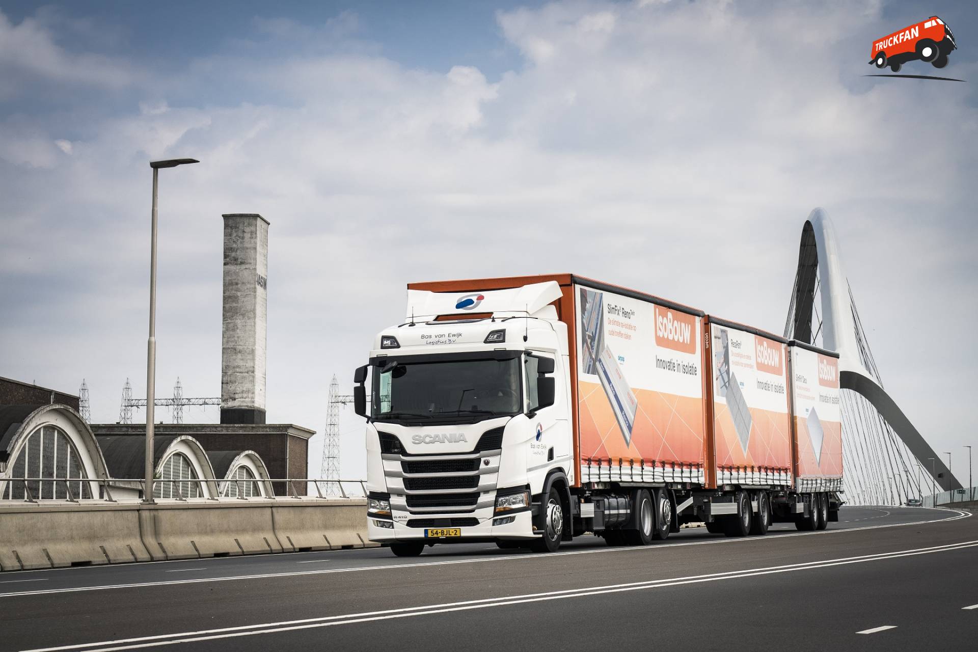 Logistiek dienstverlener Van der Werff Logistics neemt per 1 januari 2022 transportbedrijf Bas...